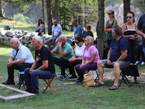 FOTO: Na Vranu služena sv. misa za poginule duvandžije