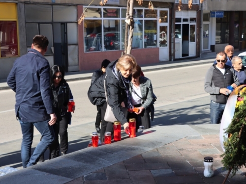 FOTO: Povodom Svih svetih u Prozoru zapaljene svijeće za poginule i preminule branitelje