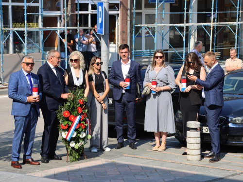 FOTO: Polaganjem vijenaca i svečanom sjednicom započelo obilježavanje Dana općine