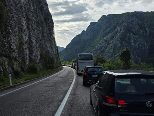 Nakon prometne nesreće u Salakovcu u promet puštena jedna traka