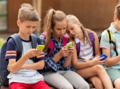 Velika Britanija trebala bi razmotriti zabranu mobitela za mlađe od 16