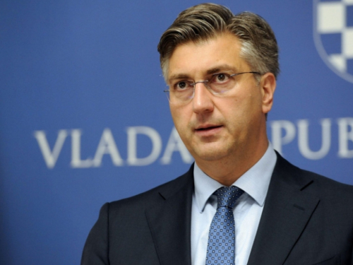 Plenković: Nećemo nikome davati bombone da se cijepi