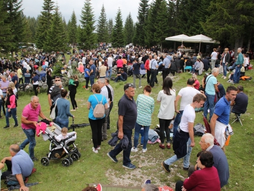 FOTO/VIDEO: Tisuće vjernika na Kedžari proslavilo ''Divin dan''