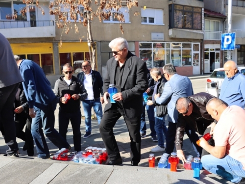 FOTO: Povodom Svih svetih u Prozoru zapaljene svijeće za poginule i preminule branitelje