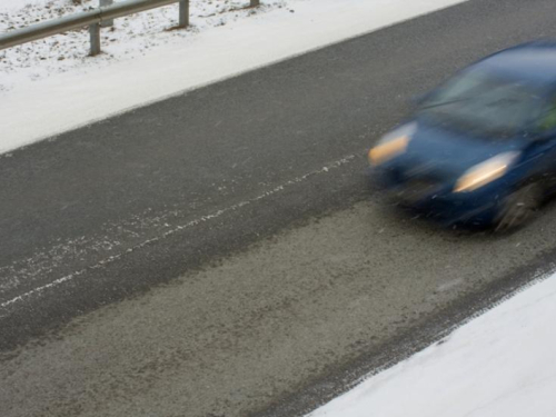 Vozači oprez: Niske temperature i poledica otežavaju promet