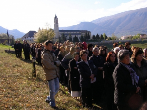 FOTO: Put križa na otvorenom u župi uznesenja BDM na Šćitu