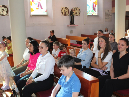 FOTO: U Prozoru održan 18. festival duhovne glazbe ''Djeca pjevaju Isusu''