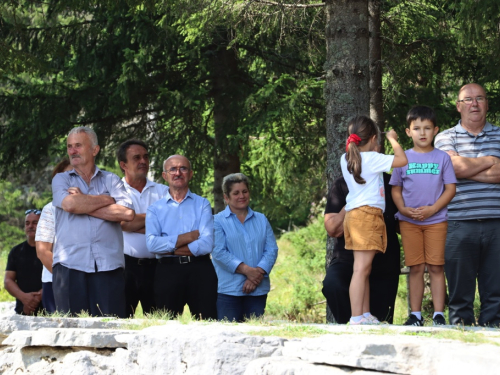 FOTO: Na Vranu služena sv. misa za poginule duvandžije