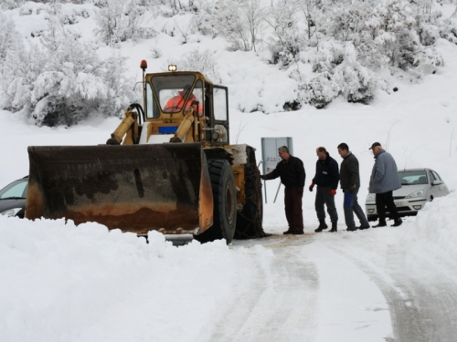 FOTO: Gornja Rama dobila struju, Ustirama treću večer u mraku