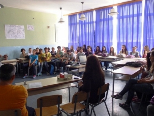 FOTO: Održano predavanje o drogi, alkoholu i kocki