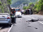 M-17: U sudaru autobusa i automobila ozlijeđeno više osoba