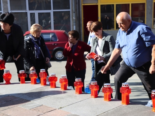 FOTO: Povodom Svih svetih u Prozoru zapaljene svijeće za poginule i preminule branitelje