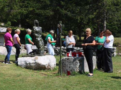 FOTO: Na Vranu služena sv. misa za poginule duvandžije