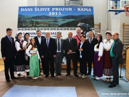 FOTO: Otvoren 8. međunarodni sajam "Dani šljive Prozor-Rama 2013."