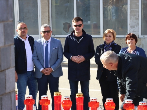 FOTO: Povodom Svih svetih u Prozoru zapaljene svijeće za poginule i preminule branitelje