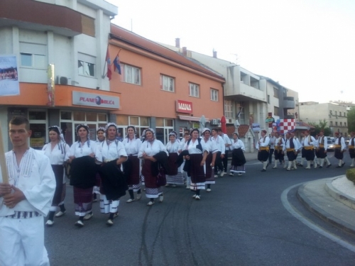 FOTO: HKUD „RAMA“ na VII. Smotri folklora u Kninu