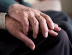 Umirovljenicima koji podižu mirovinu preko banke produžen rok za preuzimanje čekova