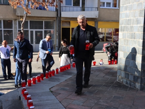 FOTO: Povodom Svih svetih u Prozoru zapaljene svijeće za poginule i preminule branitelje