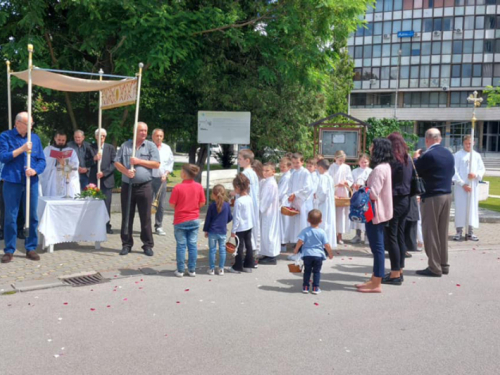 Župnik iz Bugojna prijavio mladiće koji su uznemiravali Hrvate na Tijelovo