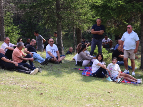 FOTO: Na Vranu služena sv. misa za poginule duvandžije