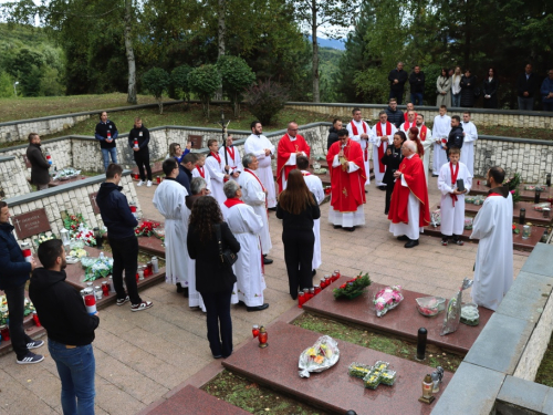 FOTO: Obilježena 31. obljetnica stradanja Hrvata na Uzdolu