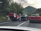 Prometna nesreća na Bradini: Automobil završio na krovu