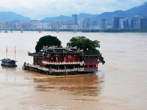 Poplave u kineskoj pokrajini Fujian, kiša pada 2 dana