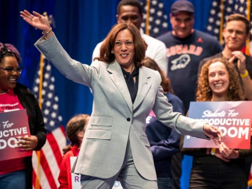 Kamala Harris povukla prve poteze