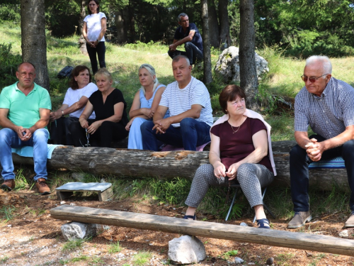 FOTO: Na Vranu služena sv. misa za poginule duvandžije