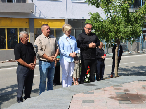 FOTO: Polaganjem vijenaca i svečanom sjednicom započelo obilježavanje Dana općine