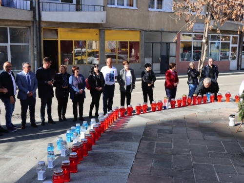 FOTO: Povodom Svih svetih u Prozoru zapaljene svijeće za poginule i preminule branitelje