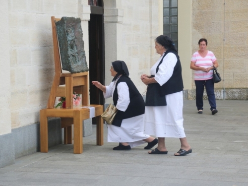 Tuđina i majka