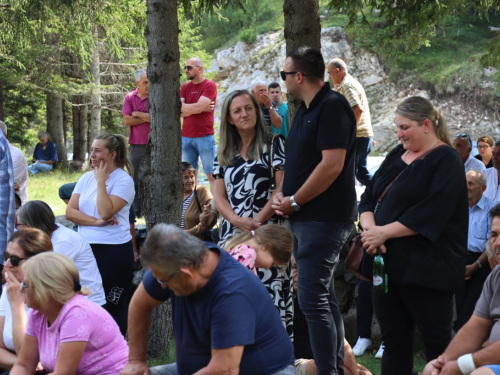 FOTO: Na Vranu služena sv. misa za poginule duvandžije