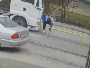 VIDEO: Djevojčice izašle iz autobusa pa ih udario kamion