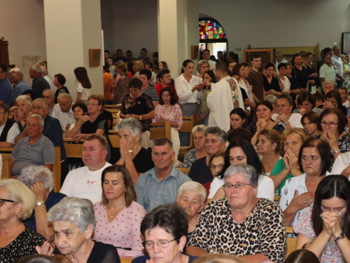 FOTO: U župi Rama-Šćit započela trodnevnica, prvašići darovani prigodnim darovima