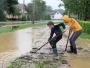 Poplave u BiH: Nestao mladić, voda nosila aute!