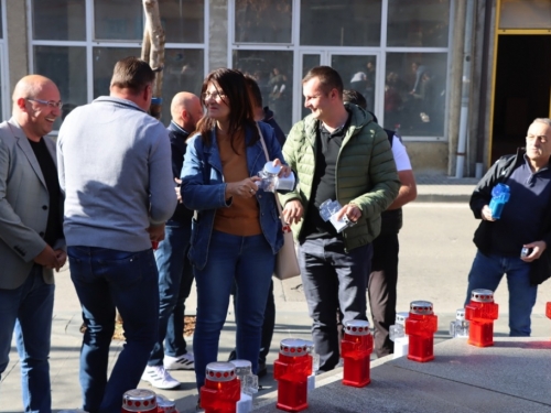 FOTO: Povodom Svih svetih u Prozoru zapaljene svijeće za poginule i preminule branitelje