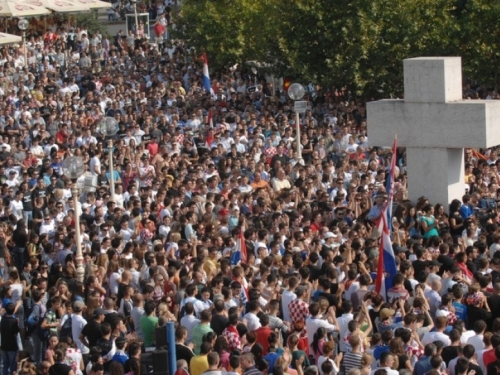 Da su danas izbori: Većina Hrvata želi treći entitet, a na izborima bi birala HDZ BiH