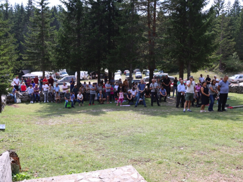 FOTO: Na Vranu služena sv. misa za poginule duvandžije