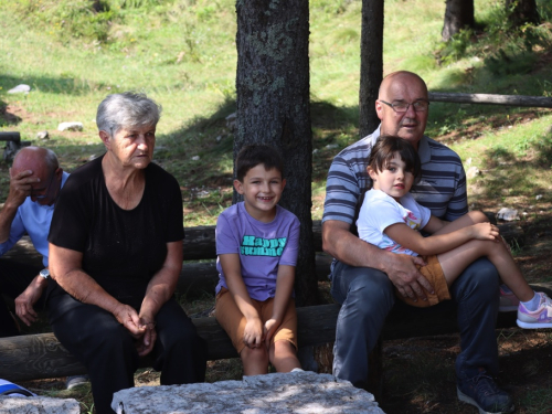 FOTO: Na Vranu služena sv. misa za poginule duvandžije