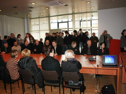 FOTO: NATO u suradnji s udrugom "Glas" održao okrugli stol u Prozoru