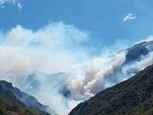 Vatra Kod Jablanice prijeti brani i putu