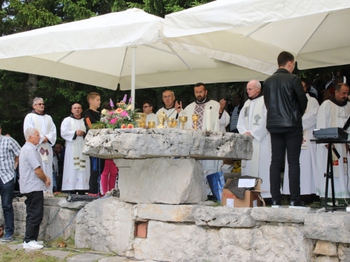 FOTO/VIDEO: Tisuće vjernika na Kedžari proslavilo ''Divin dan''