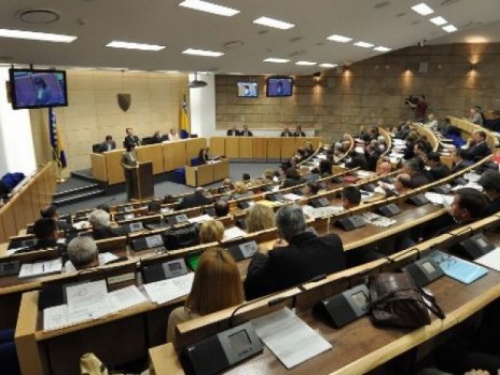 Diskriminirani Hrvati u državnim institucijama podnose tužbe