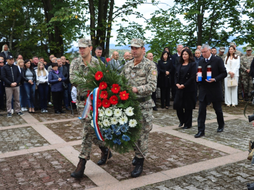 FOTO: Obilježena 31. obljetnica stradanja Hrvata na Uzdolu