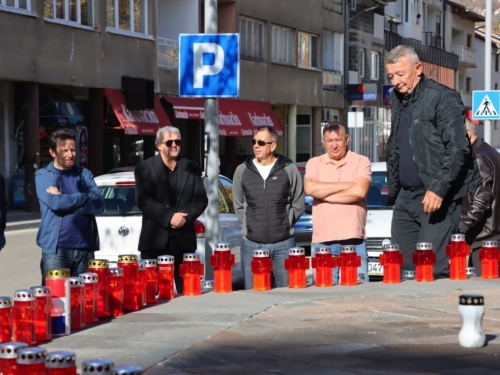 FOTO: Povodom Svih svetih u Prozoru zapaljene svijeće za poginule i preminule branitelje